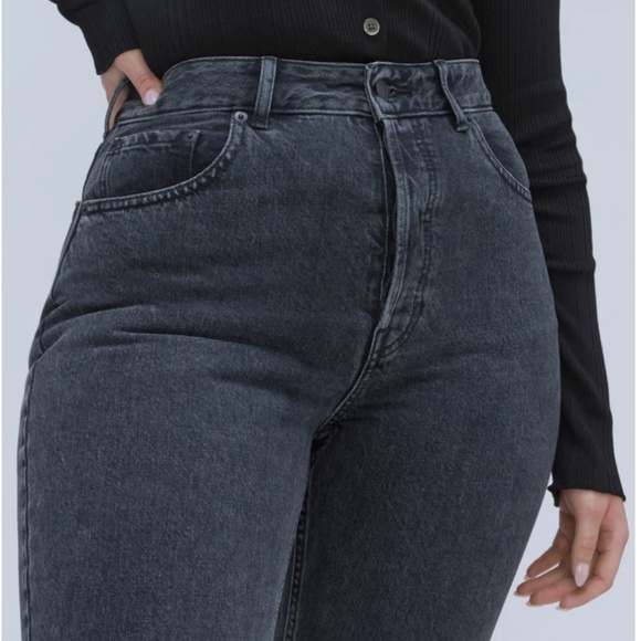 Everlane Curvy 90s Cheeky Jeans in Black, Size 33 Regular - Picture 2 of 6
